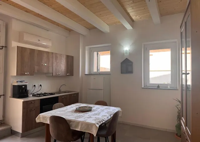 Palazzo Umberto Alojamento de Acomodação e Pequeno-almoço Montauro