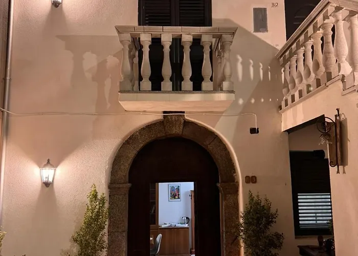 Palazzo Umberto Alojamento de Acomodação e Pequeno-almoço Montauro